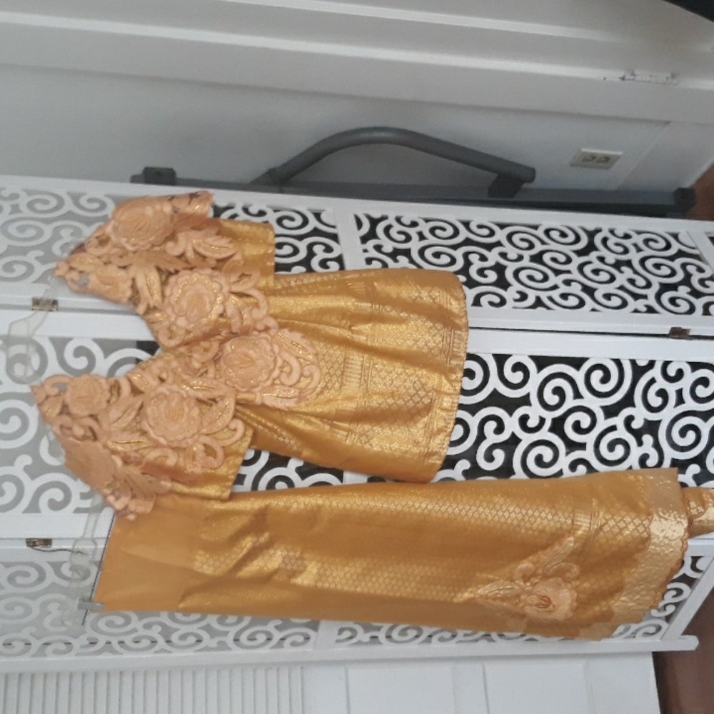 African 2 piece top and long skirt with head tie